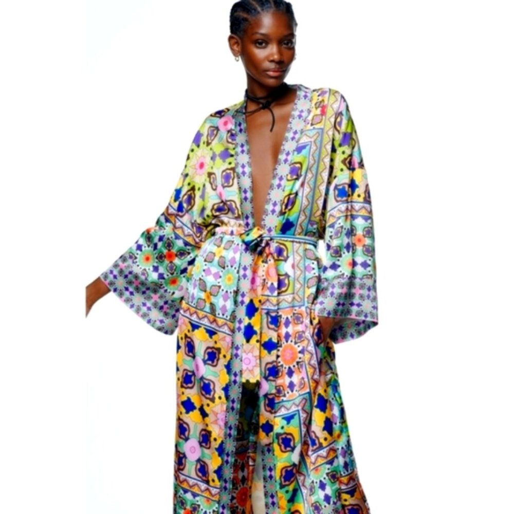 NWT Zara Floral Multicolor Printed Silky Belted Kimono Blogger Favorite